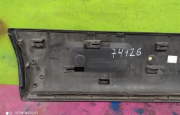 Молдинг двери задний левый для Audi Q7 2010 года на фотографиях