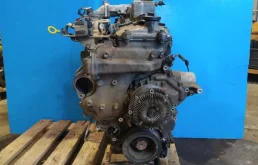 Двигатель без навесного для Nissan Pathfinder 1999 года на фотографиях