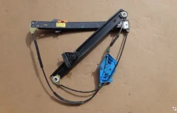 Стеклоподъемник передний правый для Audi A4 2004 года на фотографиях