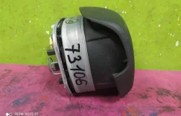 Подушка безопасности водителя для Skoda Rapid 2017 года на фотографиях