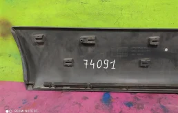 Молдинг двери задний левый для Audi Q7 2010 года на фотографиях