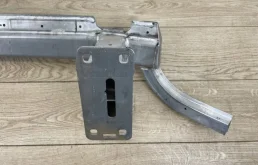 Усилитель бампера передний верхний для Audi Q7 2018 года на фотографиях