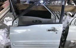 Дверь передняя левая для Suzuki Grand Vitara 2001 года на фотографиях