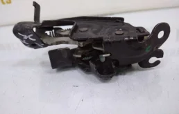 Замок капота для BMW X6 2022 года на фотографиях