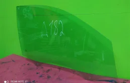 Стекла и зеркала для Audi Q3 2014 года на фотографиях