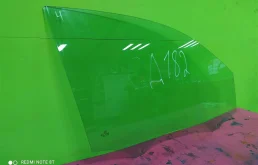 Стекла и зеркала для Audi Q3 2014 года на фотографиях