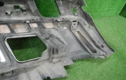 Кронштейн переднего бампера правый для Mercedes-Benz GL class 2015 года на фотографиях