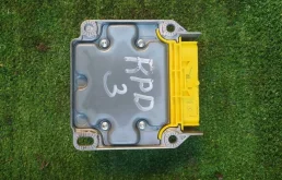 Блок SRS для Skoda Rapid 2015 года на фотографиях