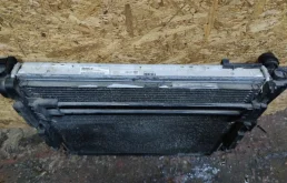 Радиатор охлаждения ДВС для BMW 3er 2002 года на фотографиях