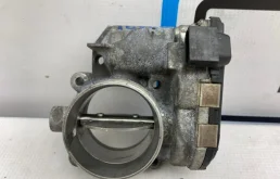 Дроссельная заслонка для Mercedes-Benz C class 2006 года на фотографиях