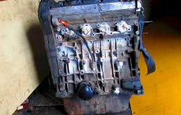 Двигатель без навесного для Peugeot 406 на фотографиях