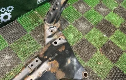 Подрамник двигателя для Nissan Almera Classic 2009 года на фотографиях