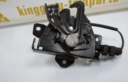 Замок капота для Hyundai Solaris на фотографиях