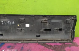 Молдинг двери задний левый для Audi Q7 2010 года на фотографиях