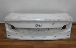 Двери для Hyundai i40 на фотографиях