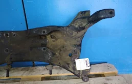 Подрамник двигателя для Mitsubishi Outlander 2011 года на фотографиях