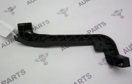 Кронштейн переднего бампера правый для Mercedes-Benz GL class 2015 года на фотографиях