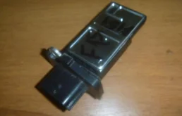 Датчик массового расхода воздуха для Nissan X-Trail на фотографиях