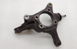 Кулак поворотный левый для Subaru Legacy 2013 года на фотографиях