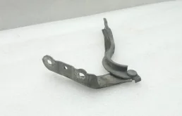 Петля капота левая для Skoda Rapid 2018 года на фотографиях