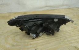 Фара ксенон левая для Toyota RAV4 2021 года на фотографиях