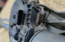 Трапеция стеклоочистителей для Mercedes-Benz C class на фотографиях