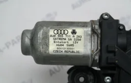 Мотор стеклоочистителя для Audi Q3 2012 года на фотографиях