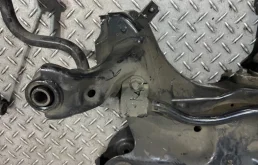 Подрамник двигателя для Hyundai i40 на фотографиях