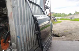 Уплотнитель передней правой двери для Audi Q7 2008 года на фотографиях