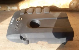 Пластиковая крышка двигателя для Nissan Navara на фотографиях