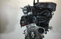 Двигатель без навесного для Volkswagen Polo 1996 года на фотографиях