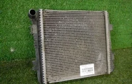 Радиатор охлаждения ДВС для Mercedes-Benz GL class 2015 года на фотографиях