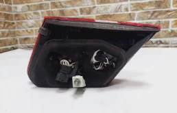 Фонарь внутренний правый для Mercedes-Benz E class 2009 года на фотографиях