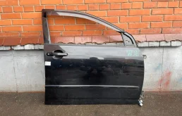 Дверь передняя правая для Toyota Corolla 2003 года на фотографиях