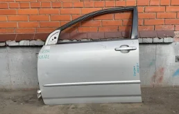 Дверь передняя левая для Toyota Corolla 2004 года на фотографиях