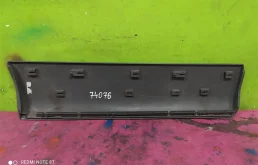 Молдинг двери задний левый для Audi Q7 2010 года на фотографиях