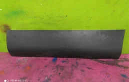 Молдинг двери задний левый для Audi Q7 2010 года на фотографиях