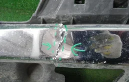 Кронштейн переднего бампера правый для Mercedes-Benz GL class 2015 года на фотографиях