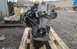 Двигатель без навесного для Volkswagen Polo 2010 года на фотографиях