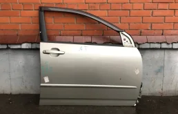 Дверь передняя правая для Toyota Corolla 2003 года на фотографиях