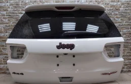 Двери для Jeep Grand Cherokee 2011 года на фотографиях