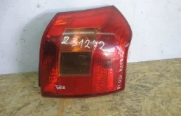 Фонарь правый для Toyota Corolla 2004 года на фотографиях