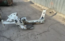 Стойка кузова центральная правая для Hyundai Solaris 2012 года на фотографиях