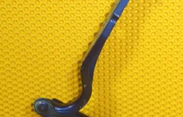 Петля капота левая для Skoda Rapid 2018 года на фотографиях