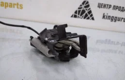 Замок капота для BMW X6 2022 года на фотографиях