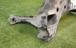 Подрамник двигателя для Hyundai Solaris 2021 года на фотографиях