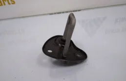 Замок капота для BMW 7er 2017 года на фотографиях