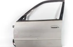 Дверь передняя левая для Toyota Corolla 2000 года на фотографиях