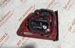 Фонарь внутренний левый для Volkswagen Touran 2015 года на фотографиях