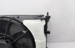 Кассета радиаторов для Hyundai Solaris 2013 года на фотографиях